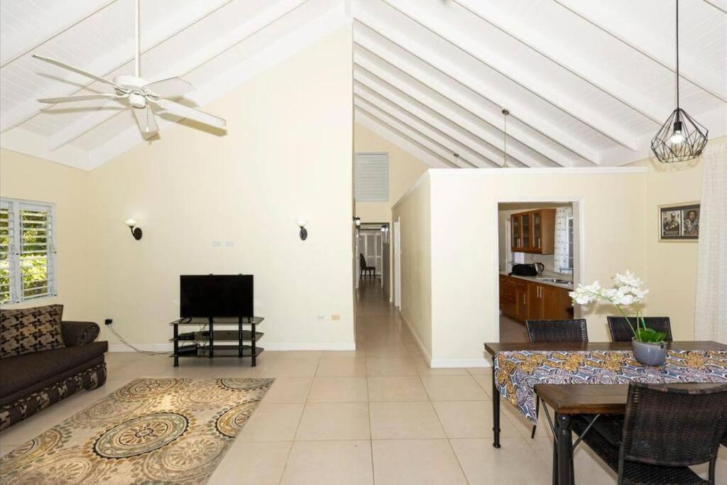 Richmond - Heroes Villa, Ac, Security, Access To Pool, Playground & Private Beach - Welcome Breakfast Basket Luaran gambar