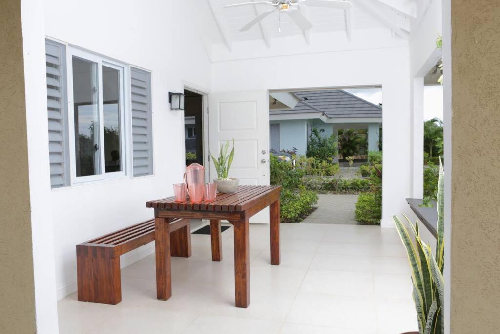 Richmond - Heroes Villa, Ac, Security, Access To Pool, Playground & Private Beach - Welcome Breakfast Basket Luaran gambar